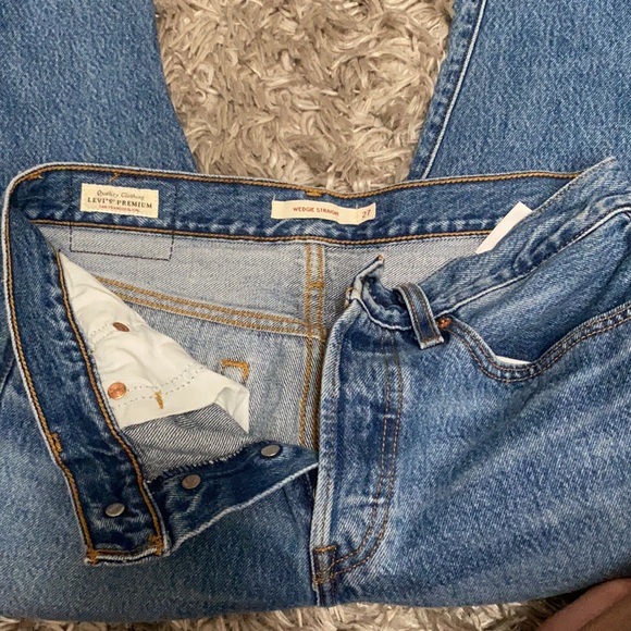 Levi’s high rise size 27!! - Picture 2 of 3